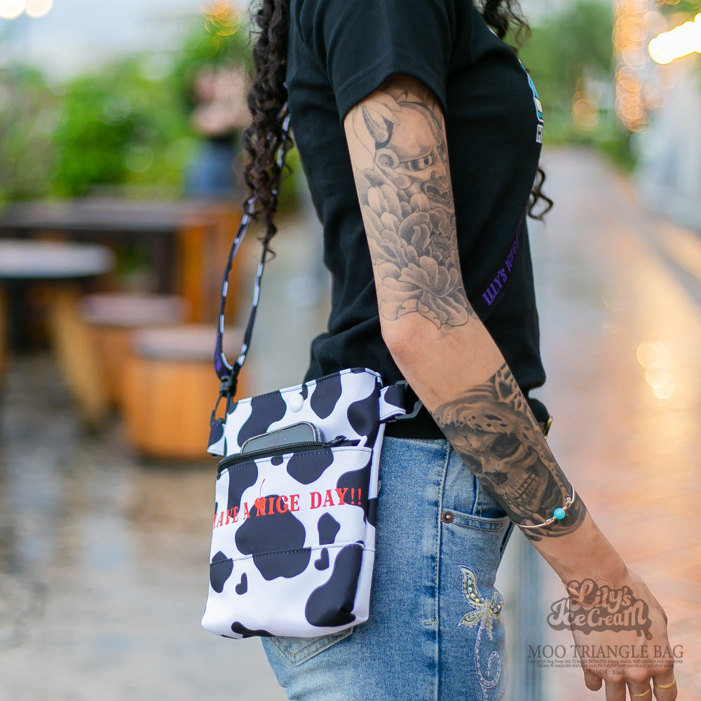 MOO TRIANGLE BAG